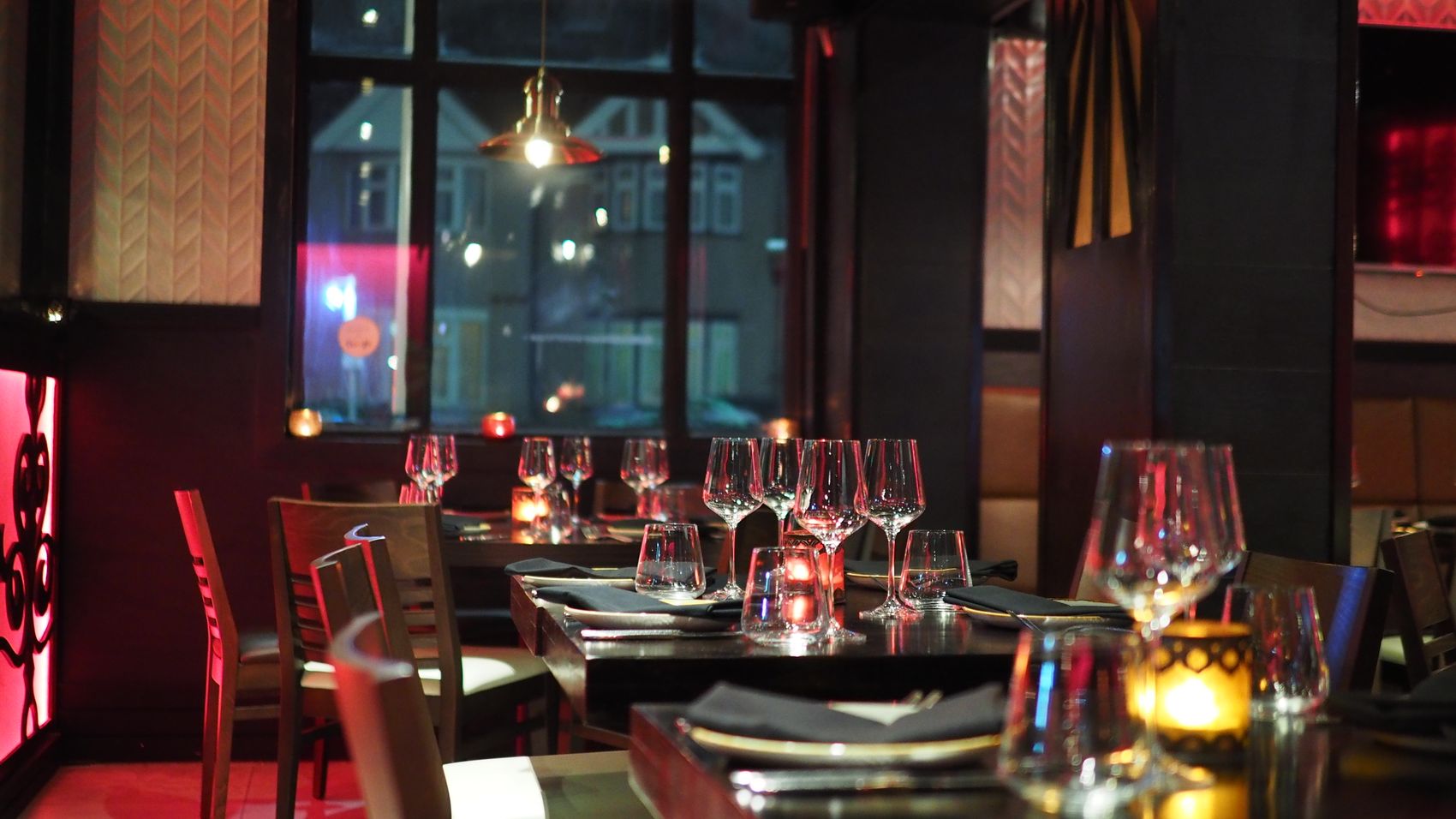 Restaurant stock photography illustrating a sociable dining setting